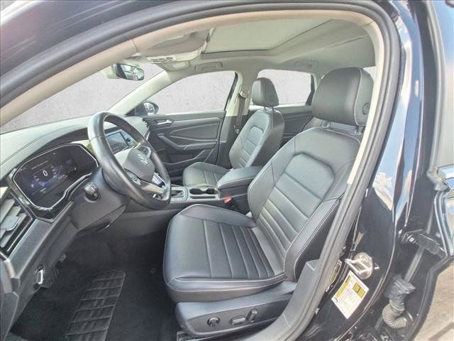 Used 2024 Volkswagen Jetta SE FWD image 13