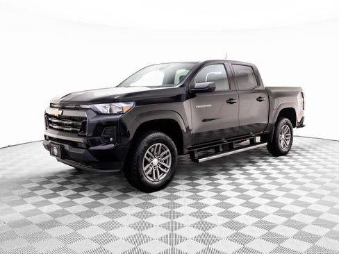 Used 2023 Chevrolet Colorado LT w/ LT Convenience Package II image 3