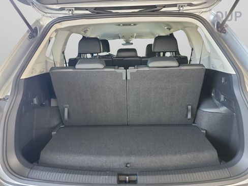 Used 2023 Volkswagen Tiguan SE FWD image 19