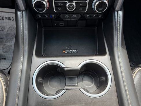 Used 2021 GMC Yukon SLT w/ SLT Premium Package image 22
