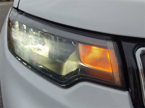 Used 2022 Jeep Compass Limited image 9