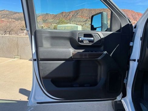 Used 2022 Chevrolet Silverado 2500 LT w/ Fleet Comfort Package image 9