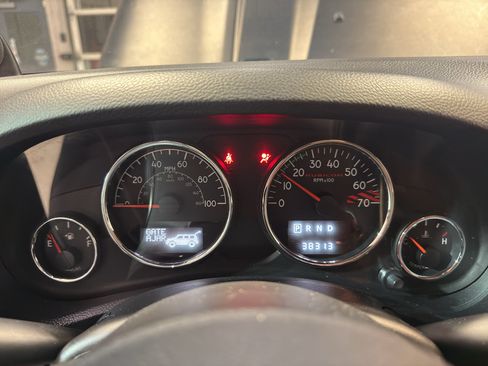Used 2013 Jeep Wrangler Unlimited Rubicon AWD/4WD image 18