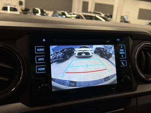 Used 2017 Toyota Tacoma TRD Off-Road w/ Tow Package (A/T) image 19