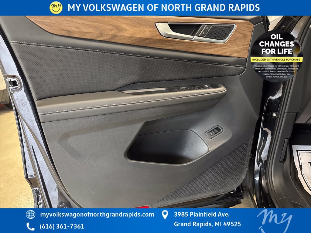 Used 2024 Volkswagen Atlas SE AWD/4WD image 11