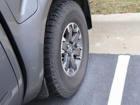 Used 2018 Nissan Frontier PRO-4X image 22