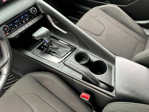 Certified 2025 Hyundai Elantra Sport image 15