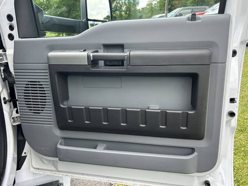 Used 2023 Ford F650 2WD Regular Cab Super Duty image 57
