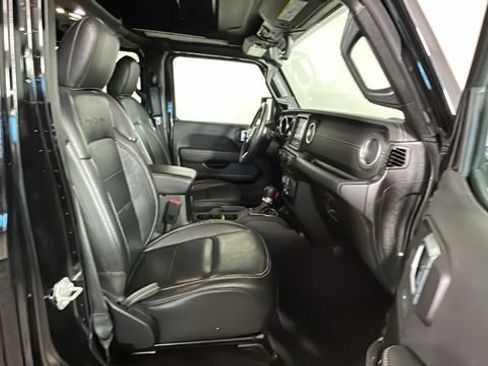 Used 2023 Jeep Wrangler Unlimited Sahara w/ Cold Weather Group AWD/4WD image 28