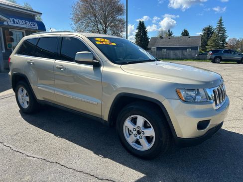 Used 2011 Jeep Grand Cherokee Laredo AWD/4WD image 5