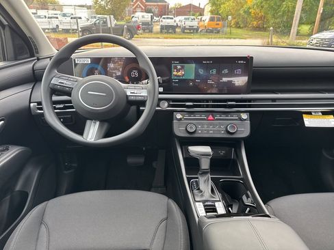 New 2026 Hyundai Tucson SE image 18