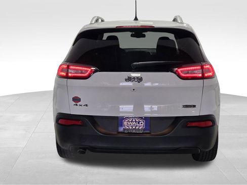 Used 2016 Jeep Cherokee Latitude w/ Comfort/Convenience Group image 22