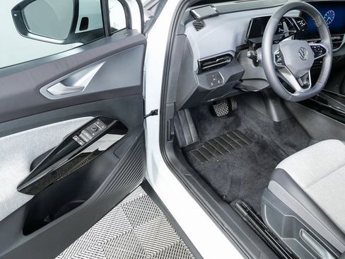 Used 2024 Volkswagen ID.4 2WD image 8