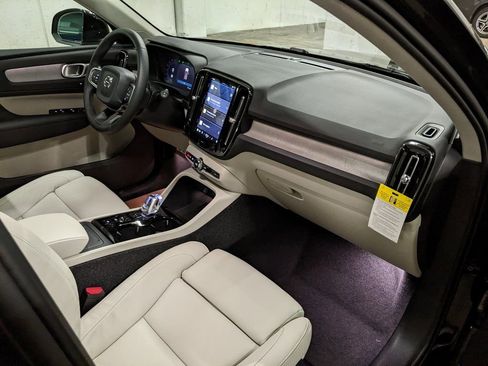 New 2025 Volvo XC40 B5 Plus w/ Protection Package Premier image 21