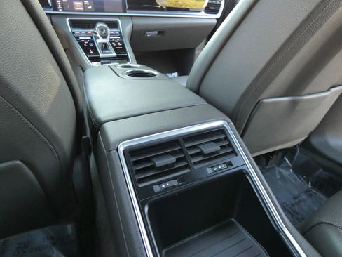 Used 2018 Porsche Panamera 4 image 50