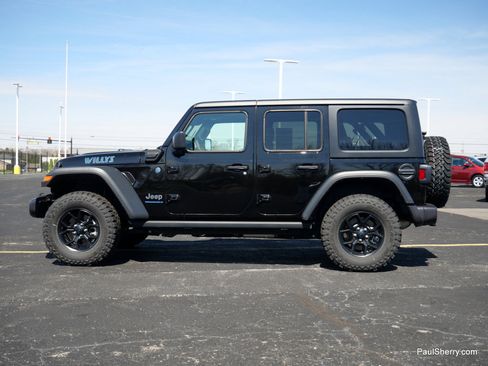 Used 2025 Jeep Wrangler Willys image 8