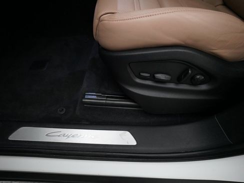 Used 2024 Porsche Cayenne image 18