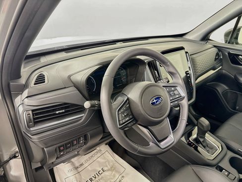 Used 2025 Subaru Forester Limited AWD/4WD image 9