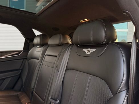 Used 2019 Bentley Bentayga AWD/4WD image 25