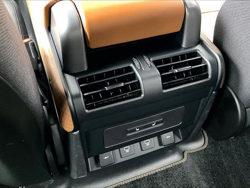 Used 2021 Land Rover Defender 110 X image 34