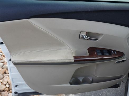 Used 2011 Toyota Venza w/ Premium Pkg #2 FWD image 13