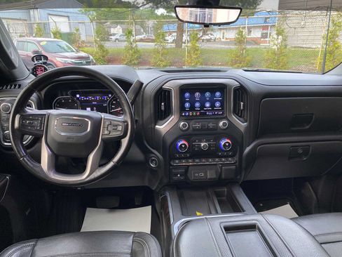 Used 2022 GMC Sierra 2500 Denali w/ Denali Black Diamond Edition AWD/4WD image 30
