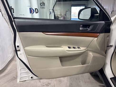 Used 2014 Subaru Outback 2.5i Limited w/ Accessory Value Package (OYT) image 16