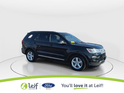 Used 2018 Ford Explorer XLT w/ Equipment Group 202A image 2