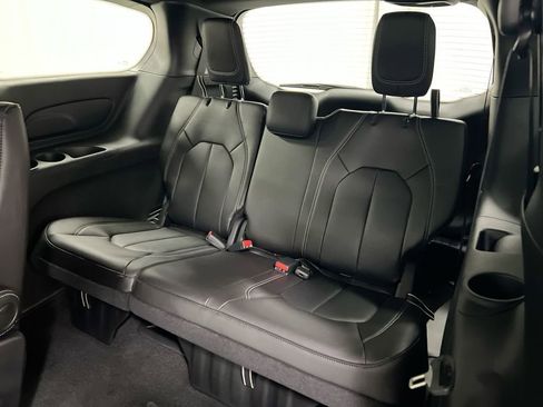 New 2026 Chrysler Pacifica Select image 28