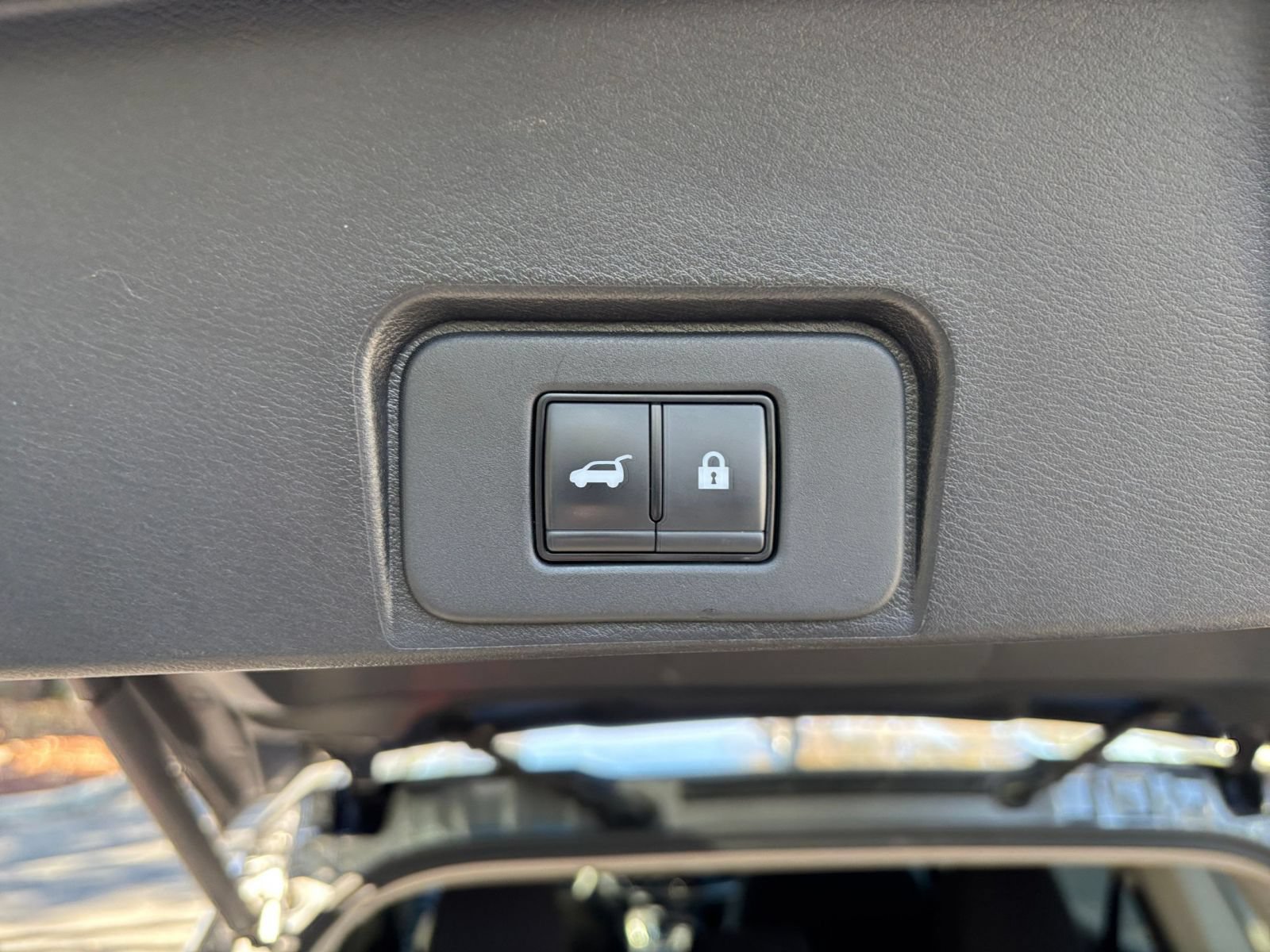 Used 2025 Nissan Rogue SV AWD/4WD image 22
