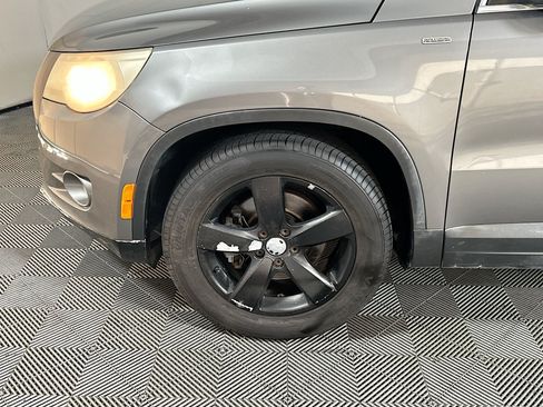 Used 2010 Volkswagen Tiguan S FWD image 11
