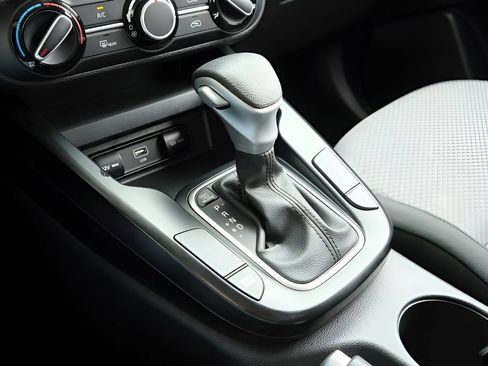 Used 2025 Kia Soul LX FWD image 23