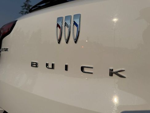 Used 2025 Buick Encore GX Preferred AWD/4WD image 10