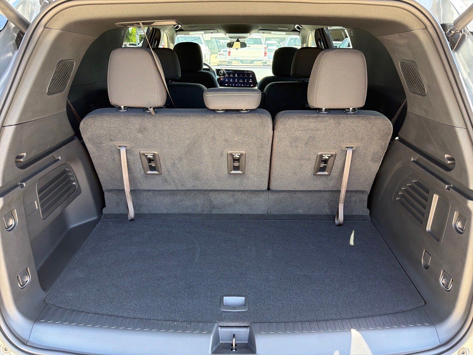 Used 2026 Chevrolet Traverse LT FWD image 11