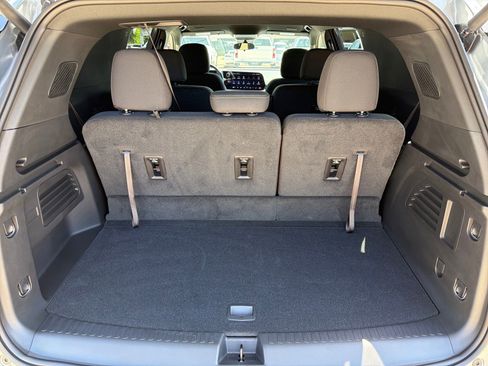 Used 2026 Chevrolet Traverse LT FWD image 11