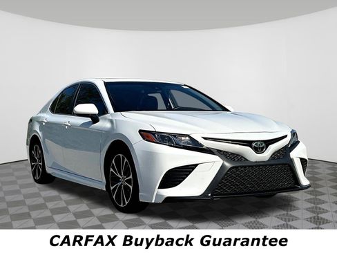 Used 2018 Toyota Camry SE w/ Moonroof Package FWD image 3