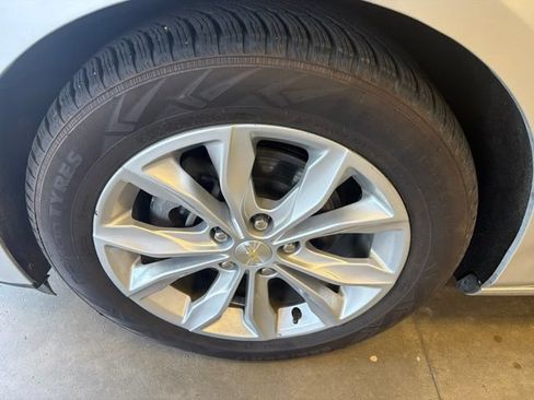 Used 2019 Chevrolet Malibu LT FWD image 17