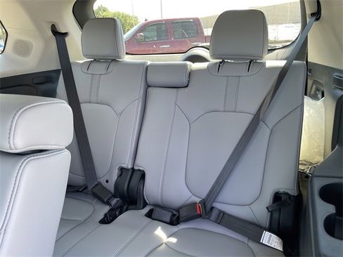 New 2025 Honda Pilot Touring image 28