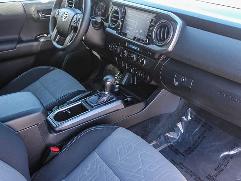 Used 2022 Toyota Tacoma TRD Off-Road image 17