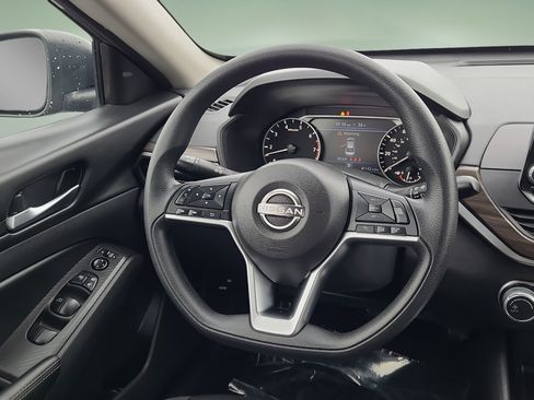 Used 2024 Nissan Altima 2.5 SV AWD/4WD image 12