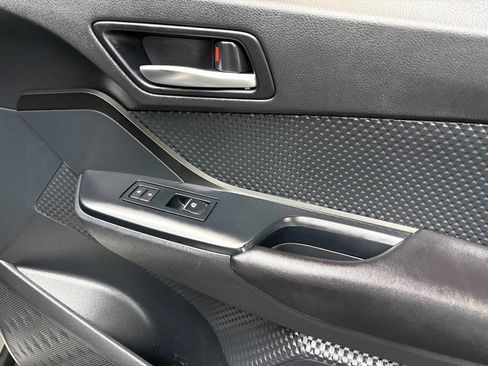 Used 2018 Toyota C-HR XLE image 36