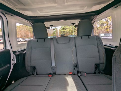 Used 2024 Jeep Wrangler Sport S image 10