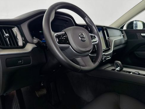 Used 2025 Volvo XC60 B5 Plus image 22