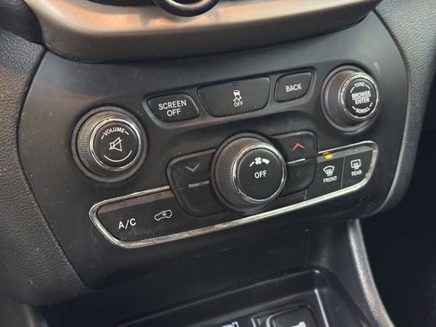 Used 2016 Jeep Cherokee Altitude w/ Cold Weather Group image 36