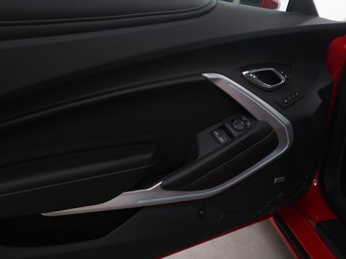Used 2018 Chevrolet Camaro SS image 30