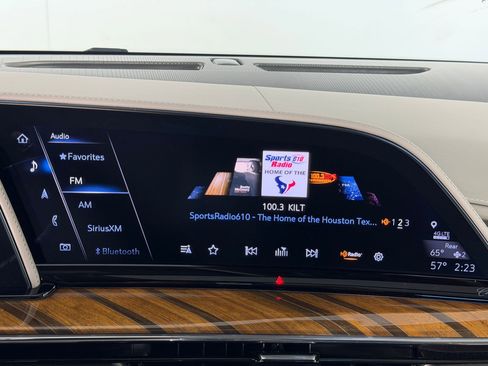 Used 2024 Cadillac Escalade Premium Luxury Platinum image 23