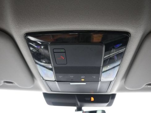Used 2025 Mitsubishi Outlander AWD image 28