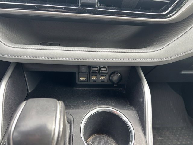 Used 2020 Toyota Highlander XLE AWD/4WD image 16
