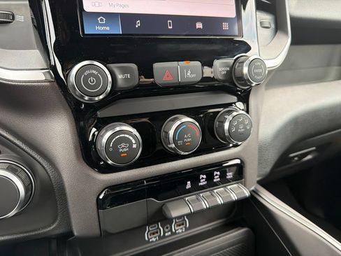 New 2026 RAM 1500 Express AWD/4WD image 12
