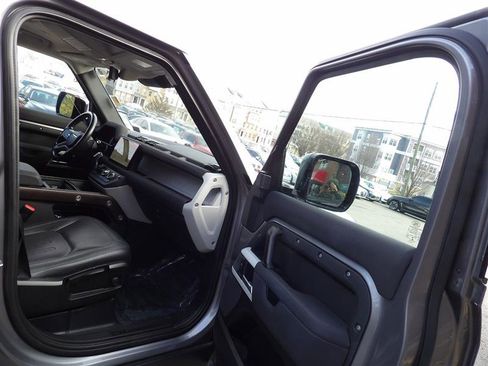 Used 2022 Land Rover Defender 110 S image 11